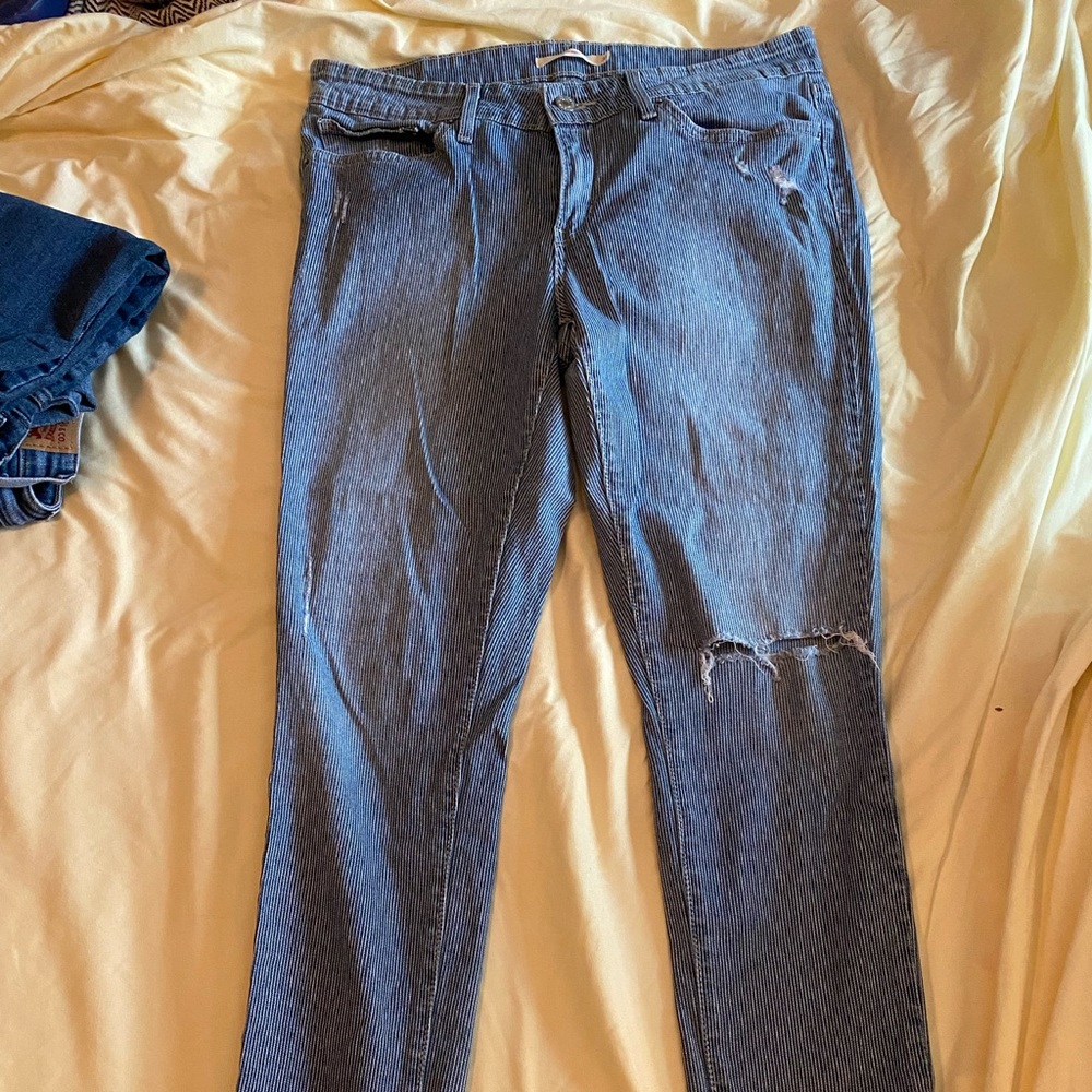 Levi’s Women’s 711 Skinny Jeans